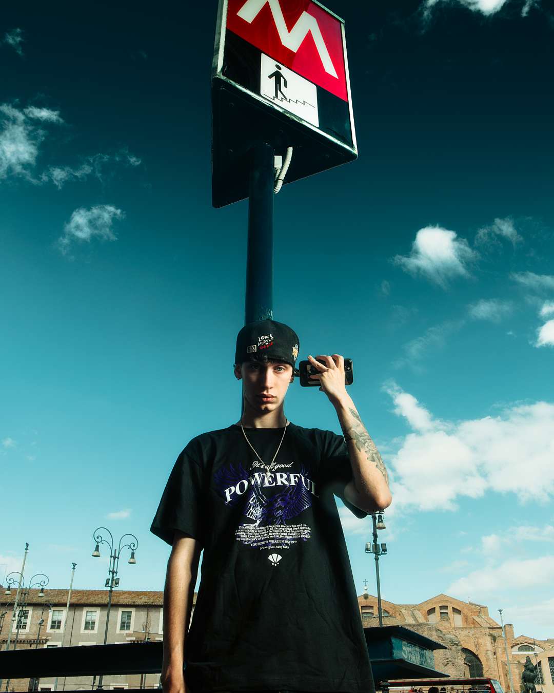 T-shirt Oversize “Powerful” – Nero