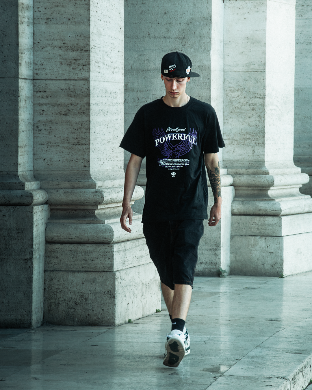 T-shirt Oversize “Powerful” – Nero